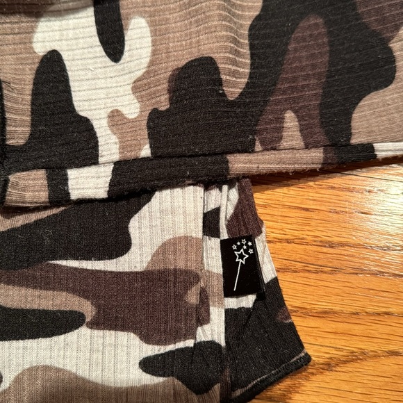 PixieLane camo cropped long sleeve tee super stylish and comfortable - Picture 4 of 4
